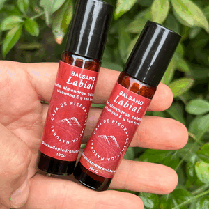 Bálsamo labial roll on con color. Casa de Piedra